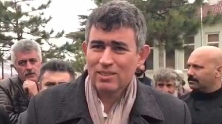 'Hayır'cı Metin Feyzioğlu köy muhtarına tosladı