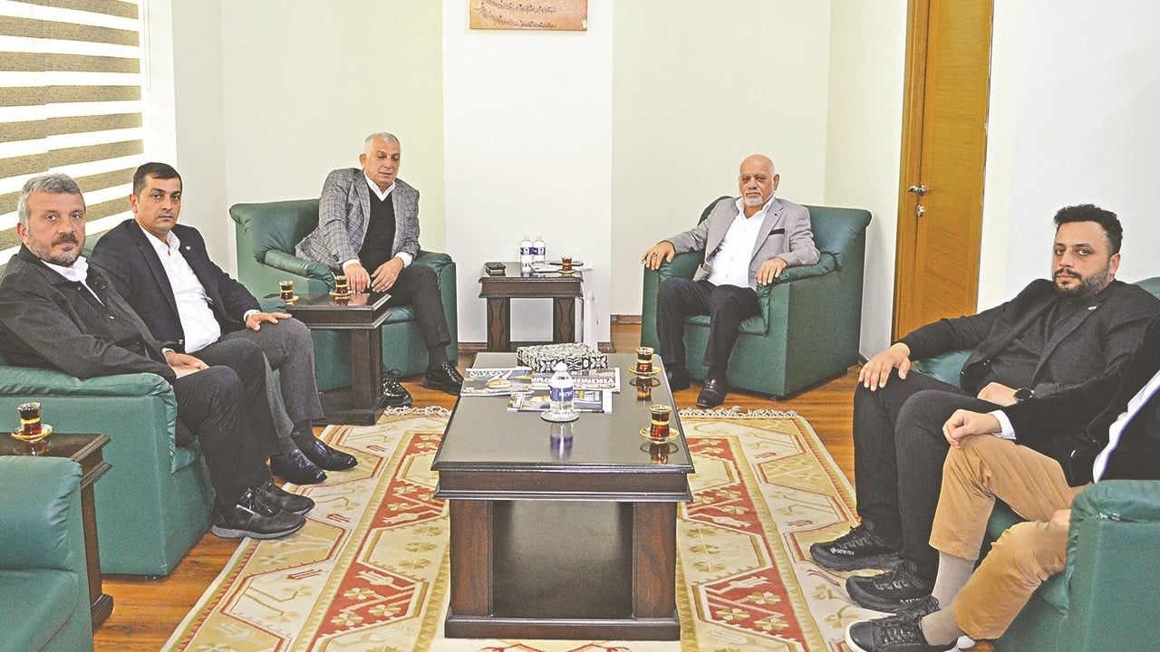 Metin Külünk’ten Akit’e ziyaret