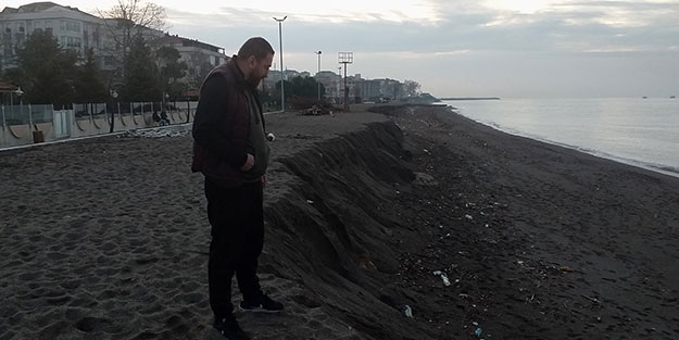 Metrelerce çekilen deniz, halkı korkuttu