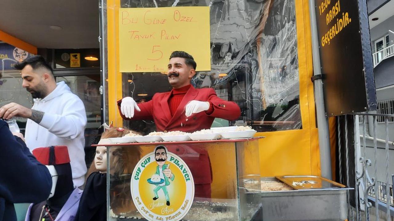 Metrelerce kuyruk oluştu! Yılın son gününe özel tavuk pilavı bakın kaç paraya sattı