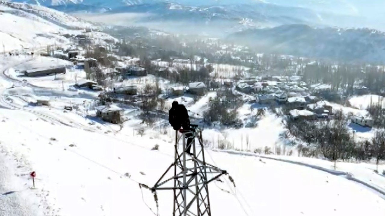 Metrelerce yüksekte çalışıyorlar! Dondurucu soğukta kesintisiz mesai