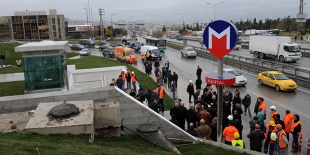 Metro girişinde şüpheli çanta paniği!