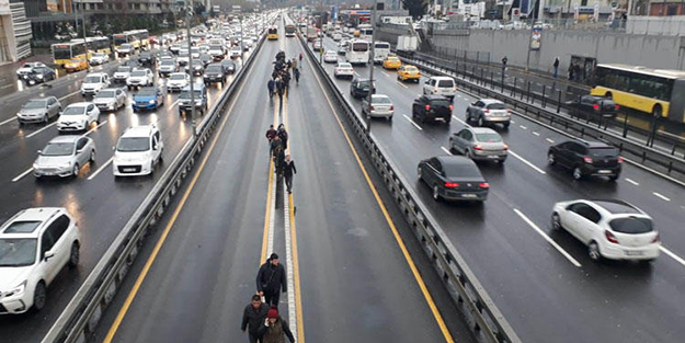 Dikkat! Metrobüs arızalandı!