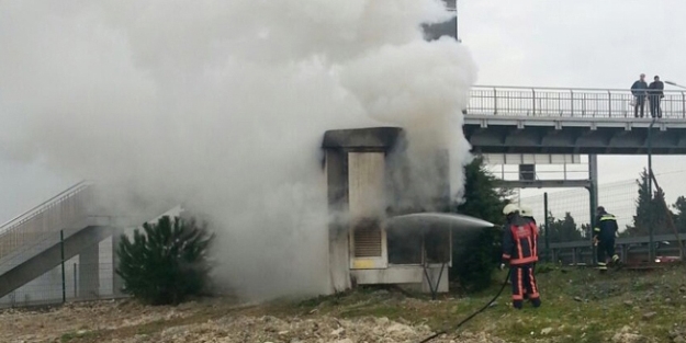 Metrobüs durağında patlama!