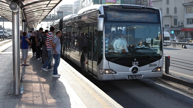 Metrobüs durağında panik: 'Bomba var' diyerek kaçmaya başladı