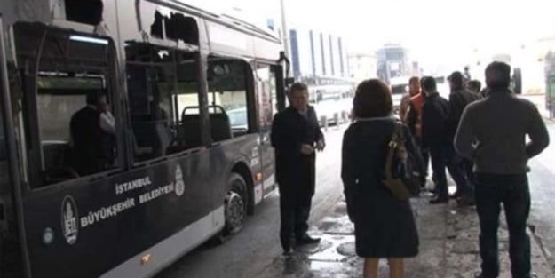 Metrobüs kaza yaptı: 2 yaralı