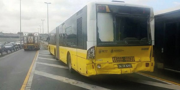 Metrobüs kazası! Yaralılar var