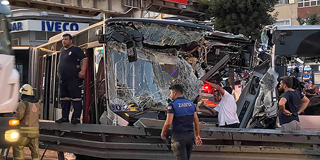 Metrobüs kazasında yaralananlar korku dolu anları anlattı