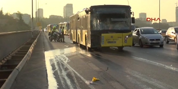 Metrobüs otomobile çarptı