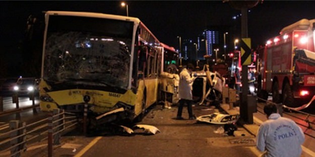Metrobüs yolunda feci kaza: 5 ölü, 5 yaralı var!