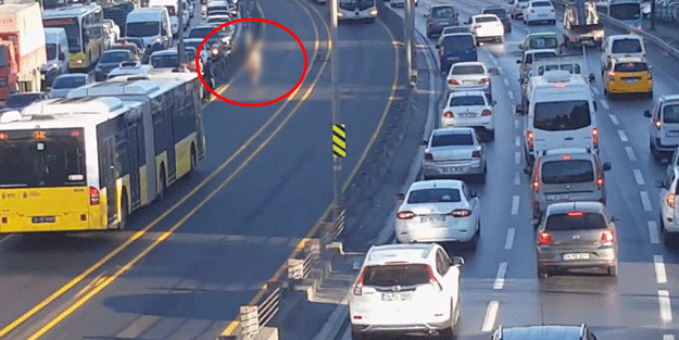 Metrobüs yolunda inanılmaz olay