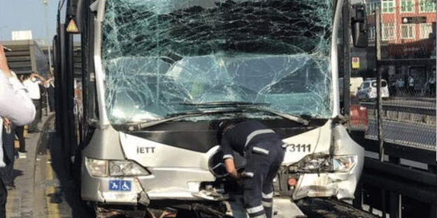Metrobüsler çarpıştı! Feci görüntüler geldi, 24 yaralı var