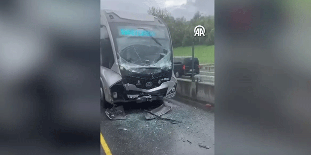 Metrobüsler kaza yaptı