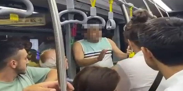  Metrobüste genç kadının fotoğrafını çekti! O anlar kamerada