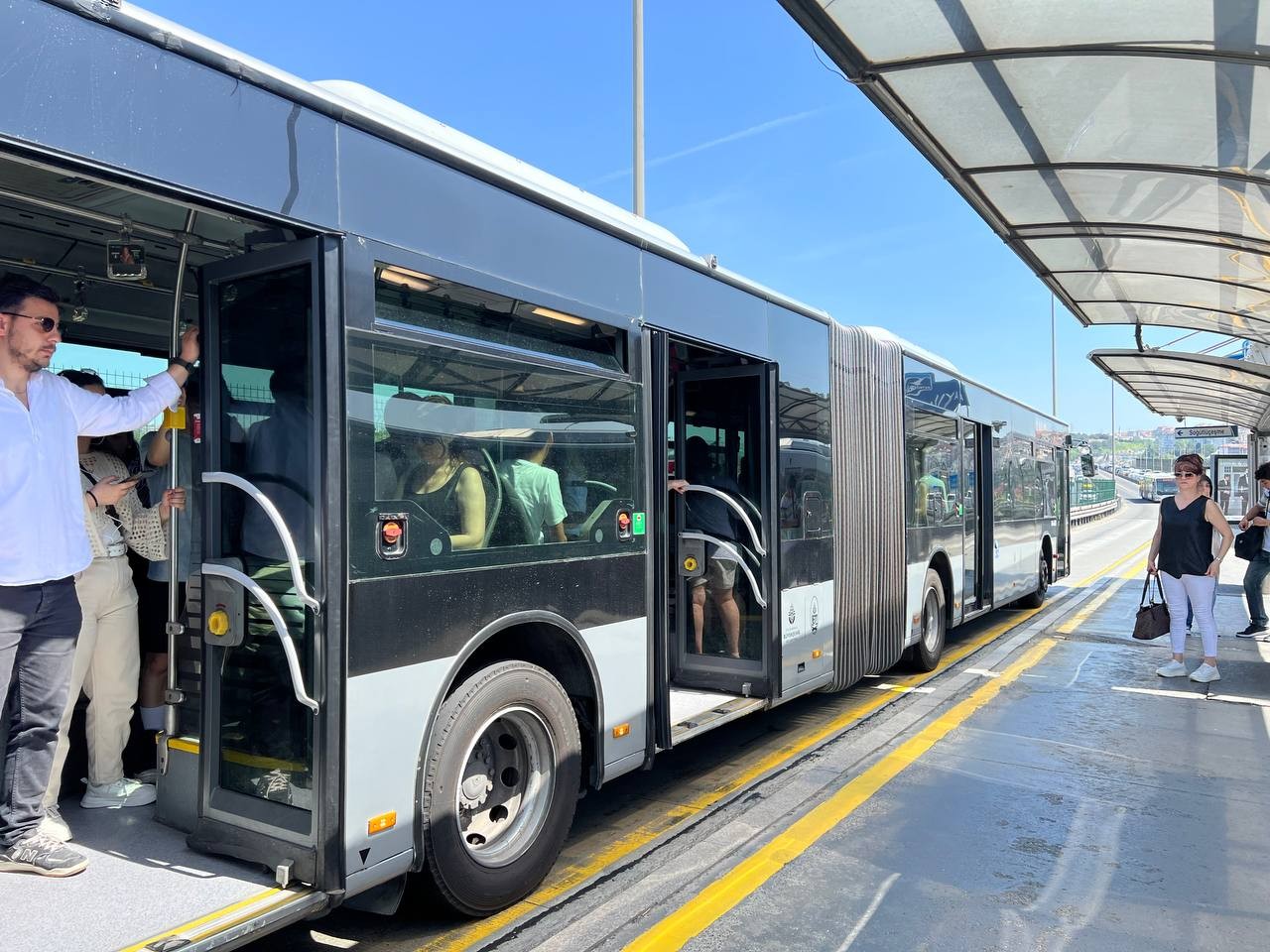 Metrobüste havasız ve nefessiz yolculuk