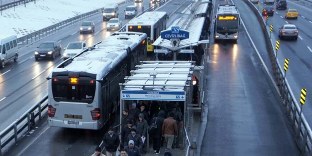 Metrobüste 'İngiliz' devri bitiyor