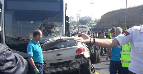 Metrobüste kaza! Ölü ve yaralılar var