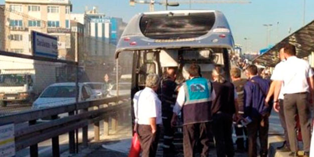 Metrobüste korkutan yangın! Seferler aksıyor