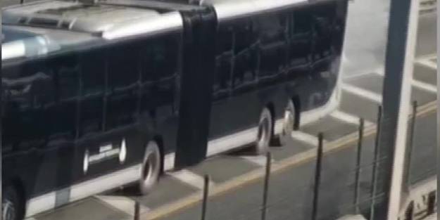 Metrobüste yangın paniği! O anlar böyle kaydedildi