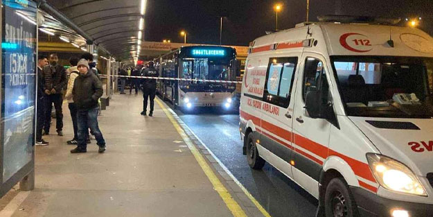 Metrobüsün altında kalan bir kişi hayatını kaybetti