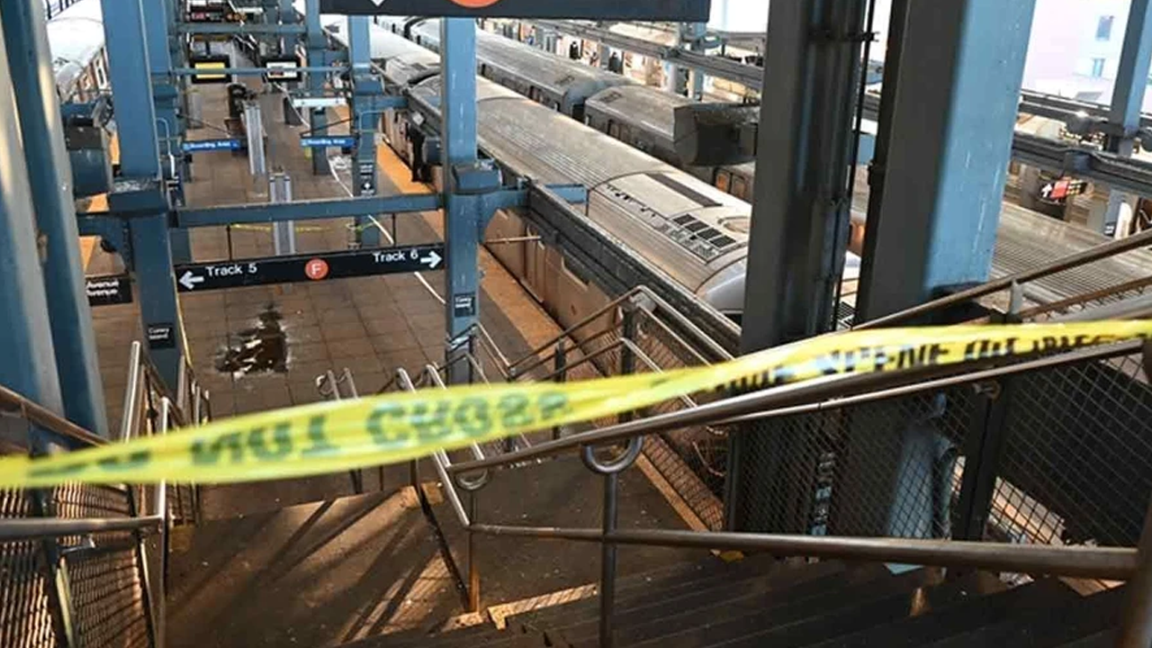 Metroda ayağa basma kavgasında bıçaklanarak öldürüldü!