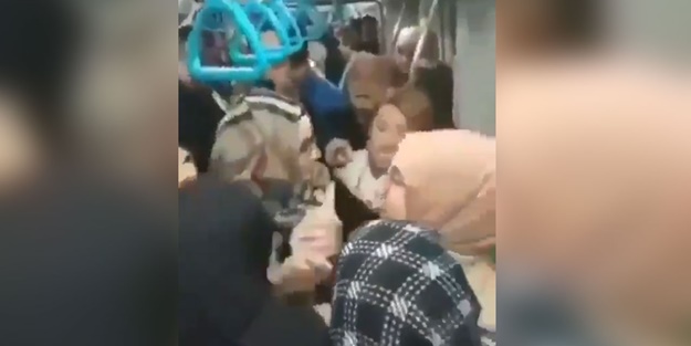 Metroda başörtülü kadına çirkin saldırı