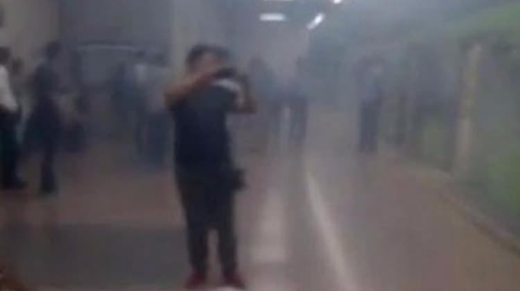 Metroda korku anları! Duman her yeri kapladı