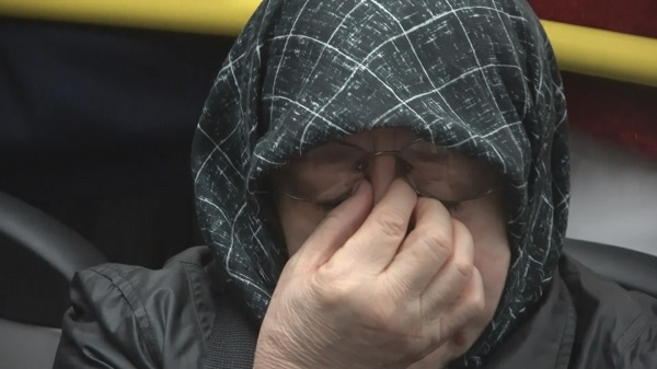 Metroya böyle bindi! Görenler gözyaşlarını tutamadı