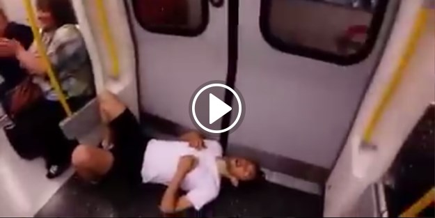 Metroyla yarışan adam