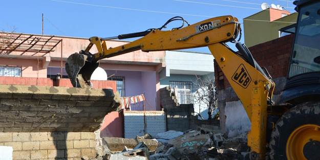 Metruk binalar yıkıldı