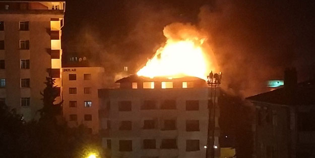 Metruk binanın çatı katı alev alev yandı