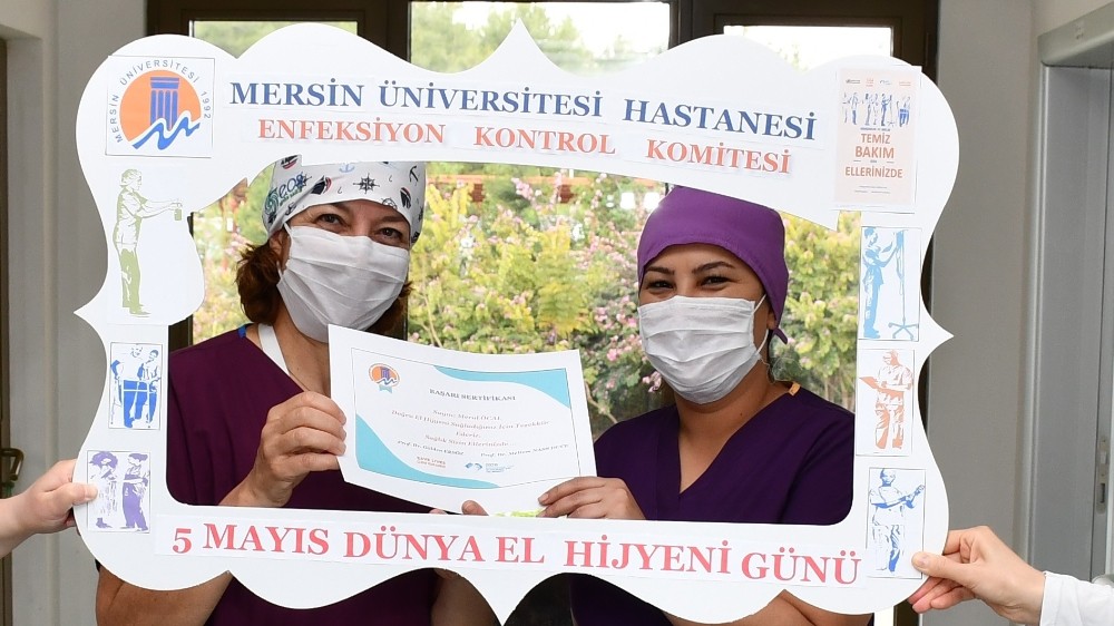 MEÜ’de doğru el hijyeni uygulayan hemşire ve ebelere sertifika verildi 