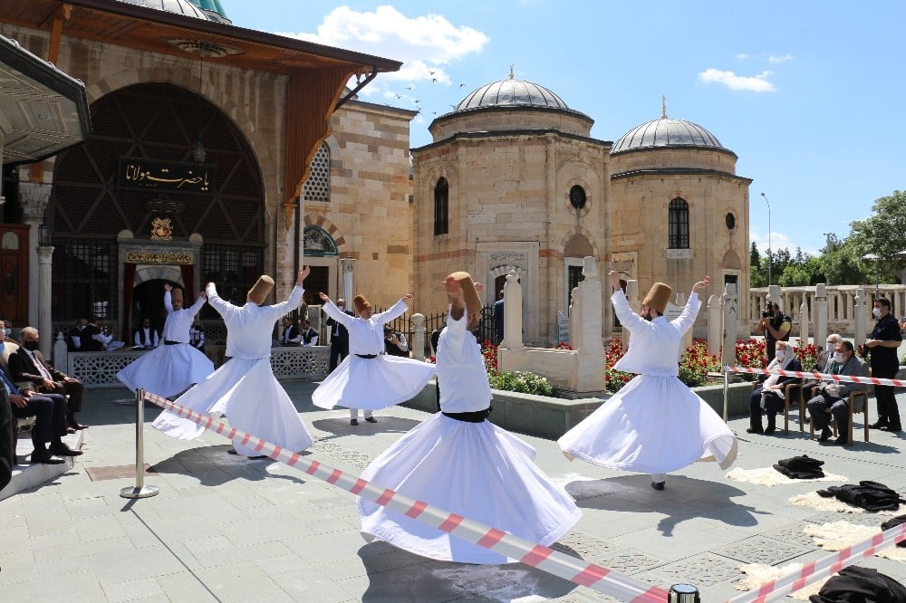 Mevlana Müzesi 75 gün sonra yeniden ziyarete açıldı 