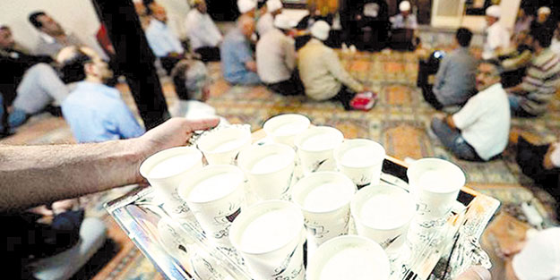 Mevlid kandilinde 81 ilde 159 camide süt dağıtıldı