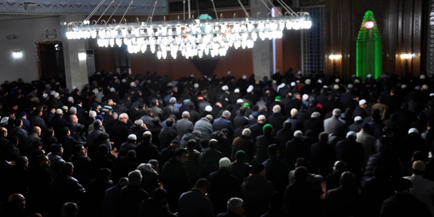 Mevlid ve diğer kandilleri kutlamak caiz midir?