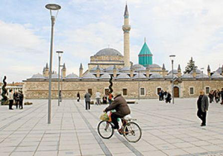 Mevlâna ‘Gel’ diyor