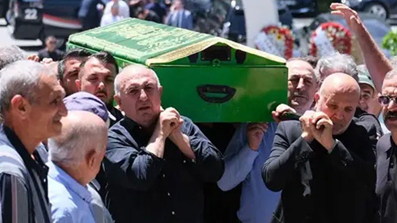 Mevlüt Çavuşoğlu, son yolculuğuna uğurladığı kardeşinin vasiyetini açıkladı