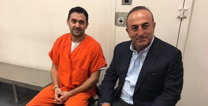 Mevlüt Çavuşoğlu, Washington'daki kavgada tutuklanan 2 Türk'ü ziyaret etti