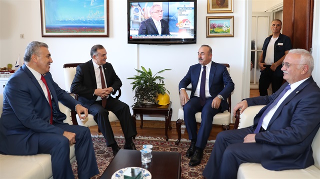 Mevlüt Çavuşoğlu'ndan MHP'ye ziyaret