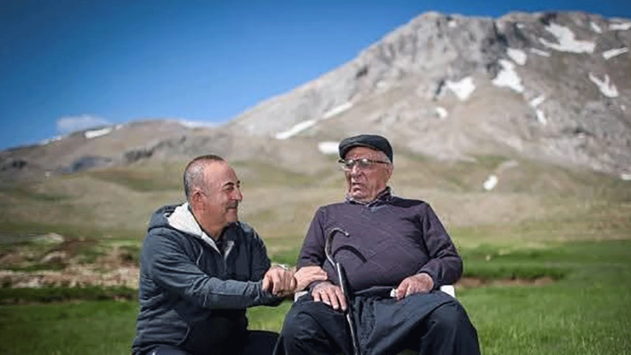 Mevlüt Çavuşoğlu'nun acı günü: Babası hayatını kaybetti