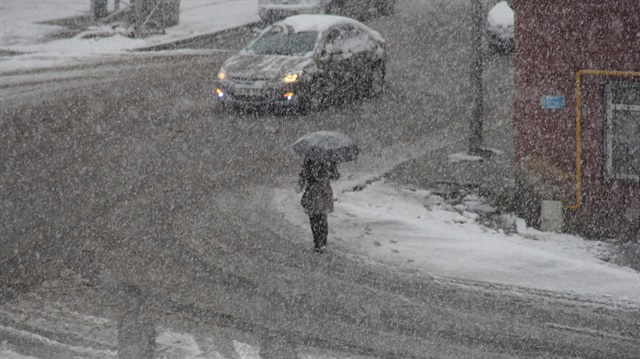 Mevsimin ilk karı Kars'ta yağdı