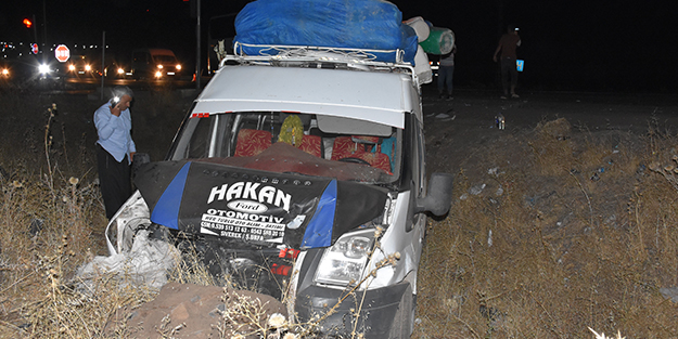 Mevsimlik işçileri taşıyan araç kaza yaptı! Çok sayıda yaralı var