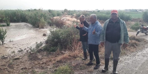 Mevsimlik işçilerin çadırları sular altında kaldı! Dolu ve sağanak büyük zarara neden oldu