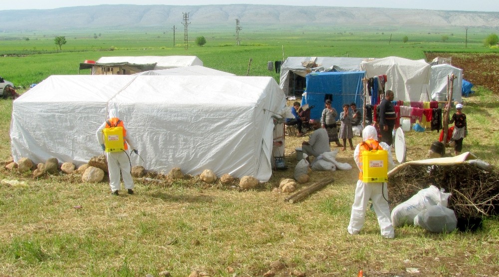 Mevsimlik tarım işçilerinin çadırları dezenfekte edildi 