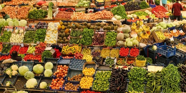 Meyve sebze fiyatları yarı yarıya düştü!