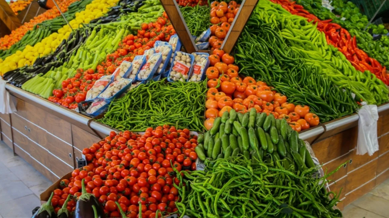 Meyvede ve sebzede gizli tehlike: Evinizde bu yöntemle temizleyin