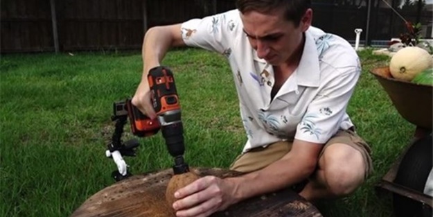 Meyvelerin içine erimiş tuz döktü!