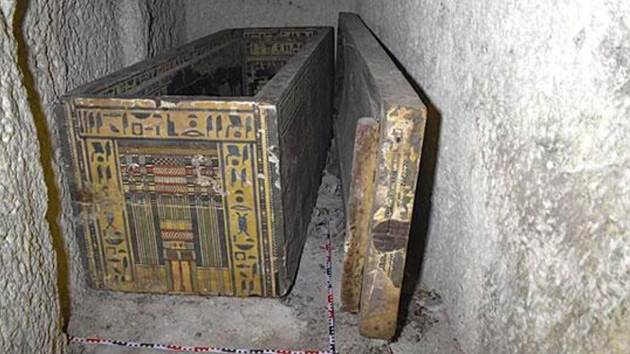 Mezar odası keşfi! İç içe geçmiş tabutlar dehşete düşürdü