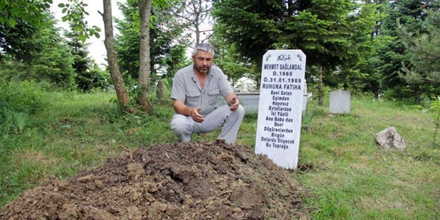 Mezar taşına öyle bir şey yazdırdı ki...