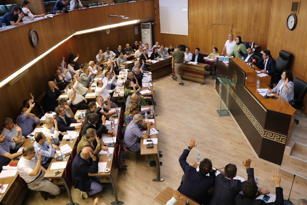 Mezar yerlerine zam komisyondan geçti 